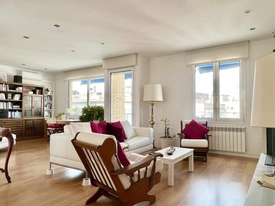Moderno Y Amplio Apartamento En El Centro De Росес Екстериор снимка